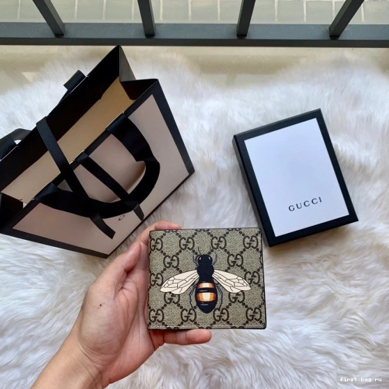 First bag ru GUCCI WALLET 0810